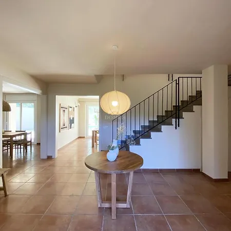 Benet Rent In Villa *