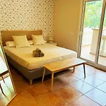 Benet Rent In Villa *