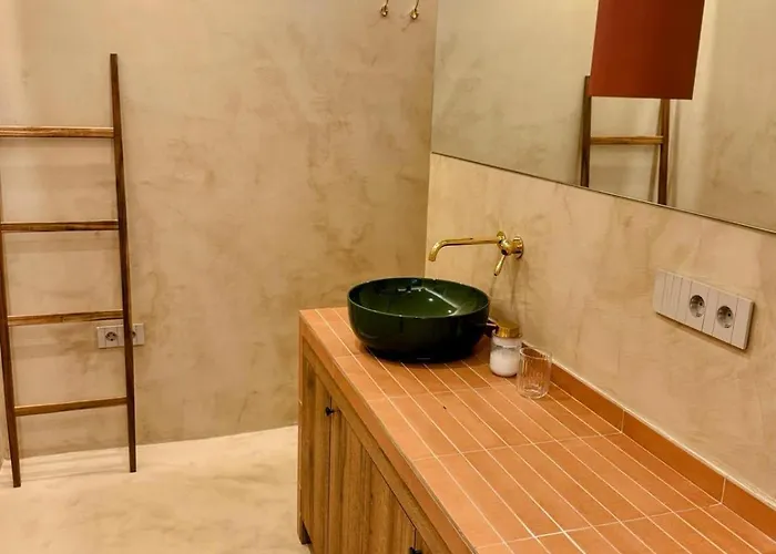 Benet Rent In Villa *